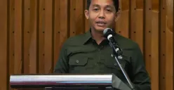 Menteri Kehutanan, Raja Juli Antoni viral usai dirinya terekam bermain domino bersama Azis Wellang. (Sumber: Instagram/@rajaantoni)