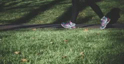 6 Latihan Fisik yang Bisa Dilakukan di Rumah Tanpa Perlu ke Gym (Sumber: Unsplash/Arek Adeoye)