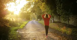 Manfaat Olahraga Jalan Kaki untuk Kesehatan (Sumber: Unsplash/Emma Simpson)
