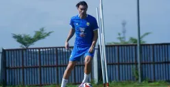 Potret pemain baru Persib, Andrew Jung yang melakoni latihan perdana. (Sumber: Persib)