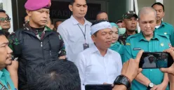 Gubernur Jabar, Dedi Mulyadi mengunjungi para korban terdampak bangunan ambruk di Ciomas, Kabupaten Bogor. (Sumber: Dok. Istimewa)