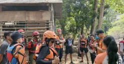 Puluhan tim SAR gabungan dikerahkan untuk mencari pelajar SMP yang dilaporkan tenggelam saat memandikan kambing di Kali Cikarang, Kabupaten Bekasi, Senin 8 September 2025. (Sumber: Istimewa)