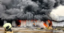 Gudang oli di Jalan Tali II, Kelurahan Kota Bambu Selatan, Kecamatan Palmerah, Jakarta Barat, terbakar hebat pada Selasa, 9 September 2025. (Sumber: Istimewa)