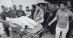 Ketua Umum PSSI, Erick Thohir mendatangi rumah sakit tempat disemayamkan seorang suporter yang meninggal saat hendak menonton Timnas Indonesia. (Sumber: Instagram/@erickthohir)