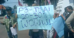 Sejumlah aktivis di Pandeglang saat melakukan aksi demo program P3-TGAI. (Sumber: JPMI)