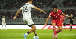 Penyerang Timnas Indonesia, Miliano Jonathans berhadapan dengan bek Lebanon, FIFA Matchday September 2025. (Sumber: PSSI)