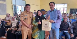 Anggota Komisi IV DPRD Jabar, Abdul Karim sosialisasi Perda Nomor 6 Tahun 2019 tentang Kewirausahaan Daerah kepada pelaku UMKM di Aula Desa Sirnagalih, Kecamatan Cilaku, Kabupaten Cianjur. (Sumber: Dok. Istimewa)