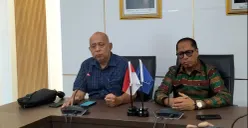 Penasihat Fraksi PAN DPRD DKI Jakarta, Bambang Kusumanto dan Ketua Fraksi PAN DPRD DKI Jakarta, Husen saat menyampaikan pernyataan kepada awak media di Gedung DPRD DKI Jakarta, Rabu, 10 September 2025. (Sumber: POSKOTA | Foto: M Tegar Jihad)