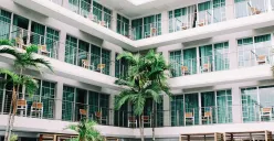 Ilustrasi-5 Rekomendasi Tempat Staycation Murah di Daerah Tangerang, Mulai dari Rp200 Ribuan Saja (Sumber: Unsplash/Francesca Saraco)