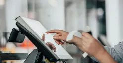 Ilustrasi-Tata Cara Tarik Saldo DANA di Alfamart, Indomaret, hingga Lawson (Sumber: Unsplash/Simon Kadula)