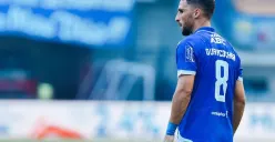Luciano Guaycochea targetkan kemenangan Persib Bandung atas Persebaya. (Sumber: Instagram)