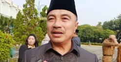 Wakil Wali Kota Bekasi, Abdul Harris Bobihoe berencana Pemkot Bekasi mengaktifkan kembali siskamling pascakerusuhan demi menjaga situasi tetap kondusif, Kamis, 11 September 2025. (Sumber: Poskota/Nurpini Aulia Rapika)