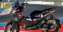 Aprilia SR GT Replica 2025 hadir dengan desain terinspirasi MotoGP, lengkap dengan ban aspal dan dua pilihan mesin 125 cc dan 200 cc. (Sumber: Dok. Aprilia)