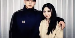 Ilustrasi tutorian buat foto dipeluk idol K-Pop. (Sumber: TikTok/stillwithjokie)