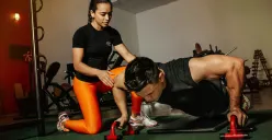 Suka Push Up? Ini 7 Manfaat yang Akan Kamu Rasakan (Sumber: Unsplash/Jonathan Borba)