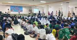 Suasana kegiatan Gerakan Makan Ikan (Gemarikan) di GOR Tanjung Duren, Grogol Petamburan, Jakarta Barat, pada Sabtu, 13 September 2025. (Sumber: POSKOTA | Foto: Pandi Ramedhan)