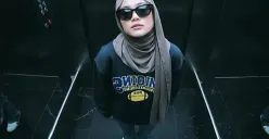 Cara edit foto estetik ala photoshoot mewah pakai Gemini AI di lift (Sumber: TikTok/nanayaaa123)