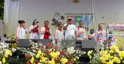 Wakil Gubernur Jakarta, Rano Karno bersama Walikota Jakarta Selatan, M. Anwar meramaikan acara Funwalk Jakarta Selatan 2025. (Sumber: Dok. Humas Pemkot Jaksel)