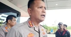 Kapolres Metro Bekasi Kota, Kombes Pol Kusumo Wahyu Bintoro menerima laporan dugaan penipuan yang menyeret seorang direktur BUMN berinisial NAS, Minggu, 14 September 2025. (Sumber: Poskota/Nurpini Aulia Rapika)