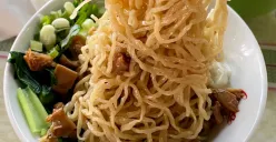 Ilustrasi kuliner bakmie di Tanah Abang. (Sumber: Instagram/@bikeandmie)