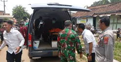 Jasad SP saat akan dievakuasi ke RS Bhayangkara Polda Banten. (Sumber: Dok Polsek Cipocok Jaya)