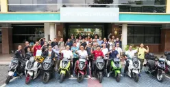 Pengendara motor listrik tergabung dalma Alva Owners Club touring Jakarta-Bali sekaligus kampanyekan gaya hidup ramah lingkungan. (Sumber: Dok. Alva)