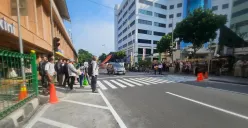 Pagar pembatas serta pemasangan fasilitas pelican cross di Stasiun Cikini, Jakarta Pusat. (Sumber: Dok. Kominfotik KAI Daop 1 Jakarta)