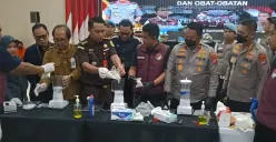 Jumpa pers pemusnahan narkoba di Mapolda Banten, Kelurahan Banjarsari, Kecamatan Cipocok Jaya, Kota Serang, Selasa, 16 September 2025. (Sumber: Poskota/Rahmat Haryono)