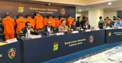 Polisi menggelar konferensi pers penculikan Kacab BRI Cempaka Putih di Mapolda Metro Jaya, Jakarta Selatan, Selasa, 16 September 2025. (Sumber: Poskota/Ali Mansur)