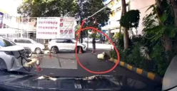 Tangkap layar insiden pengendara mobil menabrak satpam di kawasan Kampus Ukrida, Grogol Petamburan, Jakarta Barat, Sabtu, 13 September 2025.