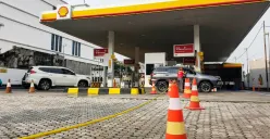 Potret SPBU Shell yang jadi sorotan karena kelangkaan bahan bakar. (Sumber: Poskota/Bilal Ginanjar Nugraha)