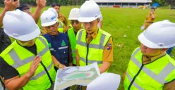 Wali Kota Bogor, Dedie A. Rachim meninjau revitalisasi Stadion Pajajaran, Tanah Sereal. (Sumber: Dok. Pemkot Bogor)