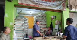 Penjual kacang kedelai di Kabupaten Pandeglang. (Sumber: Poskota/Samsul Fatoni)