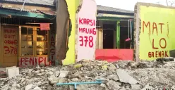 Penampakan kontrakan bodong di Jalan Nurul Iman, Kelurahan Jakasampurna, Kecamatan Bekasi Barat, Kota Bekasi, pada Kamis, 17 Juli 2025. (Sumber: Poskota/Nurpini Aulia Rapika)
