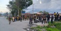 Aparat keamanan berjaga di sekitar Mapolres Yalimo usai kerusuhan yang menewaskan warga dan melukai personel TNI-Polri. (Sumber: Humas Satgaz Cartenz)