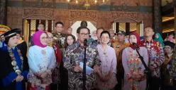 Gubernur Jakarta, Pramono Anung menyampaikan pernyataan kepada awak media di TMII, Ceger, Cipayung, Jakarta Timur, Kamis, 18 September 2025. (Sumber: Poskota/Muhammad Tegar Jihad)