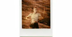 5 Prompt Gemini AI untuk Edit Foto Masa Kini dan Kecil di Polaroid (Sumber: Unsplash/Matthew Moloney)