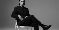 Jangan salah pilih prompt! Artikel ini mengupas 8 contoh prompt Gemini AI terbaik untuk foto studio yang menakjubkan. Hasilkan potret profesional, gaya polaroid, hingga atmosfer sporty dengan hasil maksimal. (Sumber: Poskota/Gemini AI)