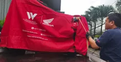 Ketahui berapa liter bensin pada motor yang baru dibeli dari dealer. (Sumber: Poskota/Erwan Hartawan)