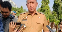 Wali Kota Bekasi, Tri Adhianto melakukan kajian mendalam terkait lonjakan kasus LGBT di wilayahnya,  Senin, 22 September 2025. (Sumber: Poskota/Nurpini Aulia Rapika)