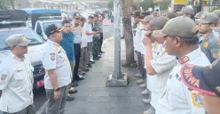 Petugas Satpol PP Jakarta Timur berjaga di Cawang, Jakarta Timur. (Sumber: Dok. Kominfotik Satpol PP Jaktim)