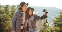 Prompt Gemini AI foto pasangan atau couple romantis ala selebgram. (Sumber: Freepik)