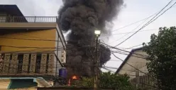 Kebakaran gudang karpet di Jalan Karya Agung V, Papanggo, Tanjung Priok, Jakarta Utara, Selasa, 23 September 2025. (Sumber: Dok. Istimewa)