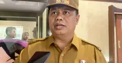 Kepala Dinas Sosial Kota Bekasi, Robert TP Siagian, memastikan pihaknya terus melakukan penertiban rutin terhadap PMKS, Rabu, 24 September 2025. (Sumber: Poskota/Nurpini Aulia Rapika)