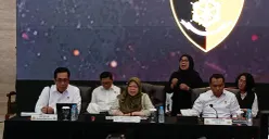 Ketua KPAI, Margaret Aliyatul Maimunah (tengah) menyampaikan keterangan dalam konferensi pers di Bareskrim Polri, Jakarta Selatan, Rabu, 24 September 2025. (Sumber: POSKOTA | Foto: Ali Mansur)
