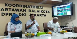 Direktur Utama Perumda Pasar Jaya, Agus Himawan saat menyampaikan pernyataan kepada awak media di Balai Kota DKI Jakarta, Rabu, 24 September 2025. (Sumber: POSKOTA | Foto: M Tegar Jihad)
