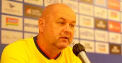 Potret pelatih Persib Bandung, Bojan Hodak yang mengungkapkan akan melakukan rotasi pemain. (Sumber: Persib Bandung)