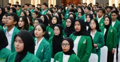 Seluruh mahasiswa baru mengikuti kegiatan PLBA pada hari kedua di Gedung Auditorium Unas, Pejaten Barat, Pasar Minggu, Jakarta Selatan, Kamis, 25 September 2025. (Sumber: Dok. Unas)