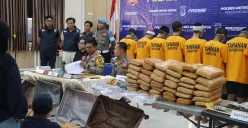 Polisi berhasil menangkap para bandar dan pengedar narkoba dengan barang bukti 78 Kg ganja. (Sumber: Poskota/Angga Pahlevi)