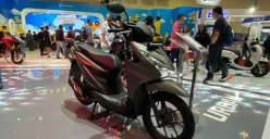 Honda Beat masuk jajaran motor matic dengan harga di bawah Rp20 juta saat gelaran IMOS 2025, ICE BSD, Padegangan, Kabupaten Tangerang. (Sumber: Poskota/Erwan Hartawan)